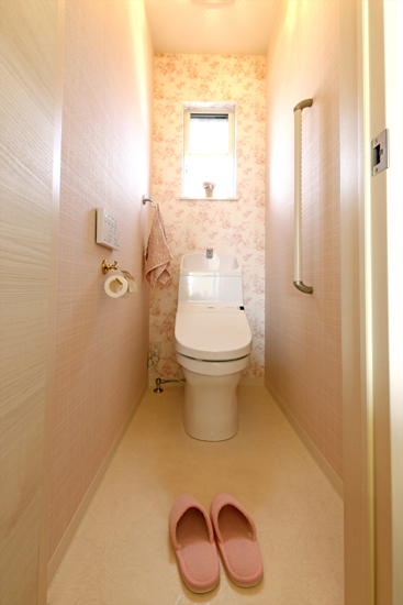 ピンクの2階トイレ